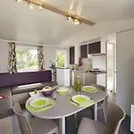Camping La Sousta**** مكان تخييم ريمولين