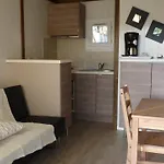 Camping La Sousta**** مكان تخييم 4*