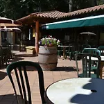 拉苏斯塔野营酒店 4*