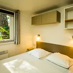 Camping La Sousta**** مكان تخييم 4*