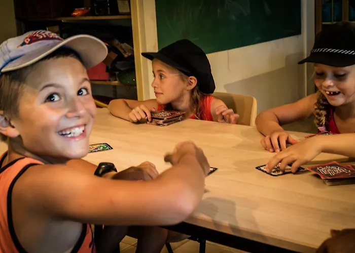 La Sousta**** Кемпинг Ремулен